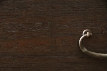 昭和初期の箪笥の見た目を変えずに綺麗にリペア!元の味を活かしてチェスナット系に着色仕上げ。(ローボード、ローチェスト、テレビ台、テレビボード、収納箪笥、衣装箪笥、引き出し)