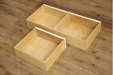 食器棚をリペア&カスタム!高品質リペアを施し、外側はアンティークホワイト、内側はくすんだ水色でペイント仕上げ。(戸棚、収納棚、飾り棚、カップボード、キャビネット、ブックケース、本箱)