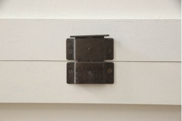 食器棚をリペア&カスタム!高品質リペアを施し、外側はアンティークホワイト、内側はくすんだ水色でペイント仕上げ。(戸棚、収納棚、飾り棚、カップボード、キャビネット、ブックケース、本箱)