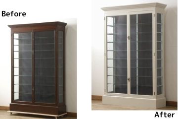 キャビネットをリペア&カスタム!高品質リペアを施し、外側はアンティークホワイト、内側はくすんだ水色ででペイント仕上げ。(ガラスケース、ショーケース、飾り棚、陳列棚、戸棚、食器棚、カップボード、店舗什器)