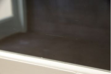 キャビネットをリペア&カスタム!高品質リペアを施し、外側はアンティークホワイト、内側はくすんだ水色ででペイント仕上げ。(ガラスケース、ショーケース、飾り棚、陳列棚、戸棚、食器棚、カップボード、店舗什器)