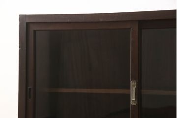 ガラス戸をリペア&カスタム!取っ手を交換し、新に天板を取り付け。1トーン落ち着いた色味に着色仕上げ。(収納棚、キャビネット、引き出し)