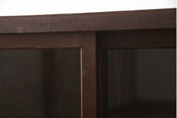 ガラス戸をリペア&カスタム!取っ手を交換し、新に天板を取り付け。1トーン落ち着いた色味に着色仕上げ。(収納棚、キャビネット、引き出し)