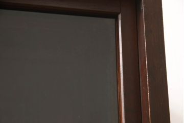 ガラス戸をリペア&カスタム!取っ手を交換し、新に天板を取り付け。1トーン落ち着いた色味に着色仕上げ。(収納棚、キャビネット、引き出し)