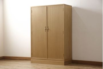 加茂総桐箪笥の見た目を変えずに綺麗にリペア!本来の美しさを活かした木地色仕上げ。(洋服タンス、桐たんす、ワードローブ、衣装箪笥)