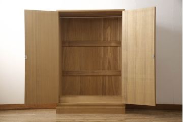 加茂総桐箪笥の見た目を変えずに綺麗にリペア!本来の美しさを活かした木地色仕上げ。(洋服タンス、桐たんす、ワードローブ、衣装箪笥)