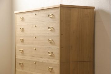加茂総桐箪笥をリペア&カスタム!ヒノキ新材の天板を新たに取り付け、全体を木地色仕上げ。(総桐たんす、桐タンス、和たんす、引き出し、収納たんす、チェスト)