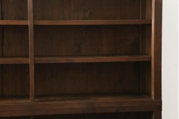 二段重ね収納棚をリペア&カスタム!奥行きをリサイズし、全体を1トーン落ち着いた色味に着色仕上げ。(キャビネット、戸棚、食器棚、飾り棚、ガラスケース、店舗什器、本箱、ブックケース)