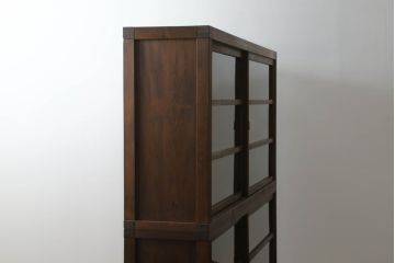 二段重ね収納棚をリペア&カスタム!奥行きをリサイズし、全体を1トーン落ち着いた色味に着色仕上げ。(キャビネット、戸棚、食器棚、飾り棚、ガラスケース、店舗什器、本箱、ブックケース)