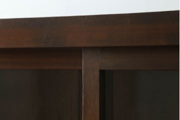 二段重ね収納棚をリペア&カスタム!奥行きをリサイズし、全体を1トーン落ち着いた色味に着色仕上げ。(キャビネット、戸棚、食器棚、飾り棚、ガラスケース、店舗什器、本箱、ブックケース)