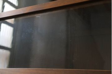 二段重ね収納棚をリペア&カスタム!奥行きをリサイズし、全体を1トーン落ち着いた色味に着色仕上げ。(キャビネット、戸棚、食器棚、飾り棚、ガラスケース、店舗什器、本箱、ブックケース)