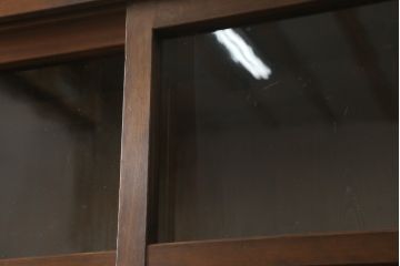二段重ね収納棚をリペア&カスタム!奥行きをリサイズし、全体を1トーン落ち着いた色味に着色仕上げ。(キャビネット、戸棚、食器棚、飾り棚、ガラスケース、店舗什器、本箱、ブックケース)