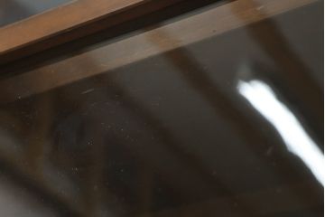 二段重ね収納棚をリペア&カスタム!奥行きをリサイズし、全体を1トーン落ち着いた色味に着色仕上げ。(キャビネット、戸棚、食器棚、飾り棚、ガラスケース、店舗什器、本箱、ブックケース)