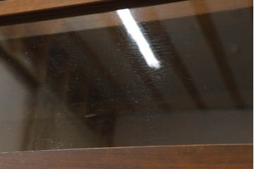 二段重ね収納棚をリペア&カスタム!奥行きをリサイズし、全体を1トーン落ち着いた色味に着色仕上げ。(キャビネット、戸棚、食器棚、飾り棚、ガラスケース、店舗什器、本箱、ブックケース)