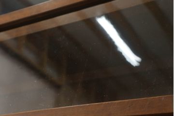 二段重ね収納棚をリペア&カスタム!奥行きをリサイズし、全体を1トーン落ち着いた色味に着色仕上げ。(キャビネット、戸棚、食器棚、飾り棚、ガラスケース、店舗什器、本箱、ブックケース)