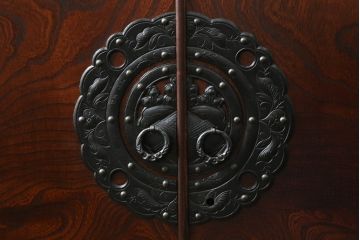 岩谷堂箪笥のテレビ台をリペア&カスタム!天板と足を新たに取り付け、全体を1トーン落ち着い色味に着色仕上げ。(サイドボード、リビングボード、テレビボード、着物箪笥、引き出し)