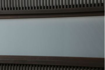 昭和中期の格子戸をリペア&カスタム!リサイズし、ガラス部分はすりガラスに変更。障子はプラスチック障子に張替え。チェスナット系に着色仕上げ。(障子戸、ガラス帯戸、引き戸、建具)