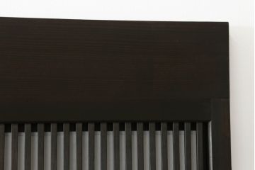 昭和中期の格子戸をリペア&カスタム!リサイズし、ガラス部分はすりガラスに変更。障子はプラスチック障子に張替え。チェスナット系に着色仕上げ。(障子戸、ガラス帯戸、引き戸、建具)