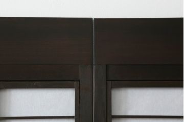 昭和中期の格子戸をリペア&カスタム!リサイズし、ガラス部分はすりガラスに変更。障子はプラスチック障子に張替え。チェスナット系に着色仕上げ。(障子戸、ガラス帯戸、引き戸、建具)