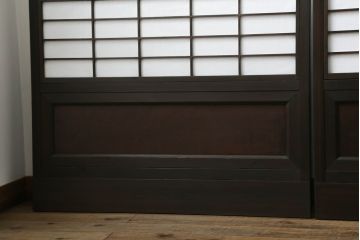 昭和中期の格子戸をリペア&カスタム!リサイズし、ガラス部分はすりガラスに変更。障子はプラスチック障子に張替え。チェスナット系に着色仕上げ。(障子戸、ガラス帯戸、引き戸、建具)