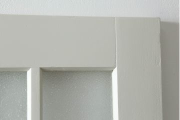 昭和初期のペイントドアをリペア&カスタム!リサイズし、蝶番を交換。アンティークホワイトでペイント仕上げ。(扉、木製ドア、建具)