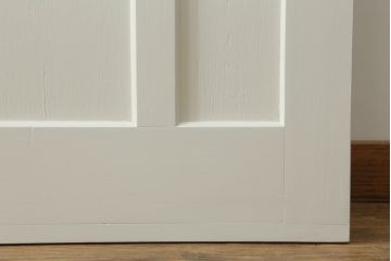 昭和初期のペイントドアをリペア&カスタム!リサイズし、蝶番を交換。アンティークホワイトでペイント仕上げ。(扉、木製ドア、建具)
