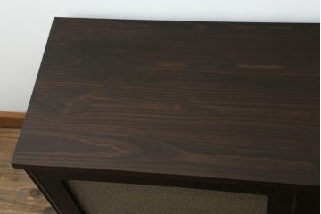 テレビ台をリペア&カスタム!天板を補強し、扉はガラス扉に変更。既存の衣装盆は残しつつ、交換用の棚板を新規製作。全体を1トーン落ち着いた色味に着色仕上げ。(ローボード、テレビボード、和タンス、時代箪笥、引き出し)