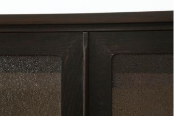 テレビ台をリペア&カスタム!天板を補強し、扉はガラス扉に変更。既存の衣装盆は残しつつ、交換用の棚板を新規製作。全体を1トーン落ち着いた色味に着色仕上げ。(ローボード、テレビボード、和タンス、時代箪笥、引き出し)