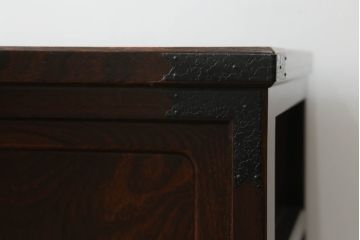 志太民芸家具のローボードをリペア&カスタム!元の色味を活かしつつ1トーン落ち着いた色に着色仕上げ。(サイドボード、和箪笥、収納箪笥、整理タンス、テレビ台、テレビボード、引き出し)