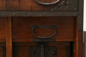 江戸〜明治期の佐渡船箪笥の見た目を変えずに綺麗にリペア!引き出しや可動部を調整し、クリアワックス仕上げ。(舟箪笥、時代箪笥、帳箱、小物収納、帳場箪笥)