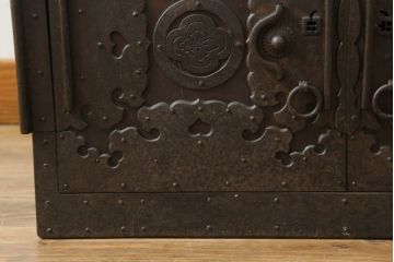 江戸〜明治期の佐渡船箪笥の見た目を変えずに綺麗にリペア!引き出しや可動部を調整し、クリアワックス仕上げ。(舟箪笥、時代箪笥、帳箱、小物収納、帳場箪笥)