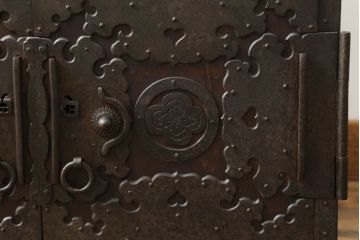 江戸〜明治期の佐渡船箪笥の見た目を変えずに綺麗にリペア!引き出しや可動部を調整し、クリアワックス仕上げ。(舟箪笥、時代箪笥、帳箱、小物収納、帳場箪笥)