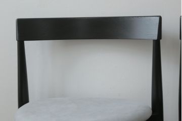 ハンス・オルセン(HANS OLSEN)デザインのチェアをリペア&カスタム!座面の生地を張替え、木部をマットブラックでペイント仕上げ。(ダイニングチェア、椅子、イス、いす、スタッキング、ヴィンテージ、北欧)