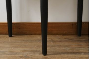 ハンス・オルセン(HANS OLSEN)デザインのチェアをリペア&カスタム!座面の生地を張替え、木部をマットブラックでペイント仕上げ。(ダイニングチェア、椅子、イス、いす、スタッキング、ヴィンテージ、北欧)