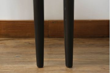 ハンス・オルセン(HANS OLSEN)デザインのチェアをリペア&カスタム!座面の生地を張替え、木部をマットブラックでペイント仕上げ。(ダイニングチェア、椅子、イス、いす、スタッキング、ヴィンテージ、北欧)