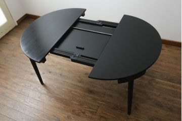 ハンス・オルセン(HANS OLSEN)デザインのダイニングテーブルとチェア4脚セットをリペア&カスタム!チェアの座面を張替え、木部をマットブラックでペイント仕上げ。(エクステンションテーブル、拡張式テーブル、4人掛け、ダイニングチェア、椅子、イス、いす、スタッキング、ヴィンテージ、北欧)