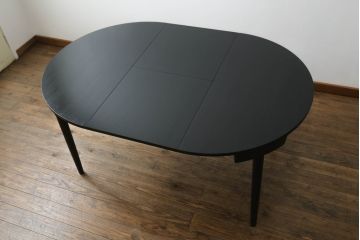 ハンス・オルセン(HANS OLSEN)デザインのダイニングテーブルとチェア4脚セットをリペア&カスタム!チェアの座面を張替え、木部をマットブラックでペイント仕上げ。(エクステンションテーブル、拡張式テーブル、4人掛け、ダイニングチェア、椅子、イス、いす、スタッキング、ヴィンテージ、北欧)