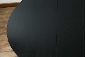 ハンス・オルセン(HANS OLSEN)デザインのダイニングテーブルとチェア4脚セットをリペア&カスタム!チェアの座面を張替え、木部をマットブラックでペイント仕上げ。(エクステンションテーブル、拡張式テーブル、4人掛け、ダイニングチェア、椅子、イス、いす、スタッキング、ヴィンテージ、北欧)