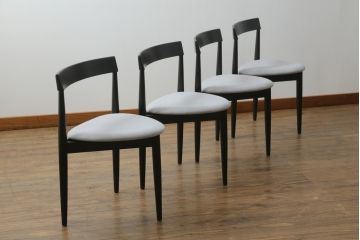 ハンス・オルセン(HANS OLSEN)デザインのダイニングテーブルとチェア4脚セットをリペア&カスタム!チェアの座面を張替え、木部をマットブラックでペイント仕上げ。(エクステンションテーブル、拡張式テーブル、4人掛け、ダイニングチェア、椅子、イス、いす、スタッキング、ヴィンテージ、北欧)