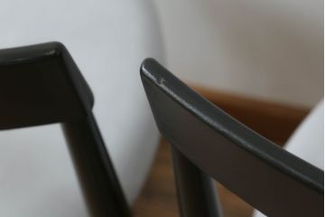 ハンス・オルセン(HANS OLSEN)デザインのダイニングテーブルとチェア4脚セットをリペア&カスタム!チェアの座面を張替え、木部をマットブラックでペイント仕上げ。(エクステンションテーブル、拡張式テーブル、4人掛け、ダイニングチェア、椅子、イス、いす、スタッキング、ヴィンテージ、北欧)