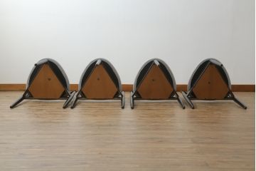 ハンス・オルセン(HANS OLSEN)デザインのダイニングテーブルとチェア4脚セットをリペア&カスタム!チェアの座面を張替え、木部をマットブラックでペイント仕上げ。(エクステンションテーブル、拡張式テーブル、4人掛け、ダイニングチェア、椅子、イス、いす、スタッキング、ヴィンテージ、北欧)