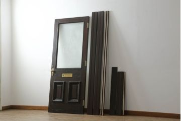 ペイントドアをリペア&カスタム!設置場所に合わせて仕様を変更し、戸枠を新たに製作。表面は茶色・裏面は白でペイント仕上げ。エッチングガラス、彫刻ガラス、切子ガラス、英国、玄関ドア、玄関扉、建具)