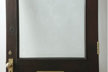 ペイントドアをリペア&カスタム!設置場所に合わせて仕様を変更し、戸枠を新たに製作。表面は茶色・裏面は白でペイント仕上げ。エッチングガラス、彫刻ガラス、切子ガラス、英国、玄関ドア、玄関扉、建具)