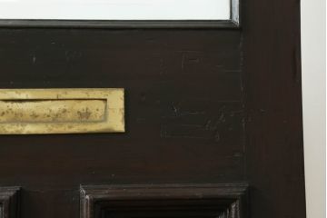 ペイントドアをリペア&カスタム!設置場所に合わせて仕様を変更し、戸枠を新たに製作。表面は茶色・裏面は白でペイント仕上げ。エッチングガラス、彫刻ガラス、切子ガラス、英国、玄関ドア、玄関扉、建具)