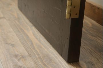 ペイントドアをリペア&カスタム!設置場所に合わせて仕様を変更し、戸枠を新たに製作。表面は茶色・裏面は白でペイント仕上げ。エッチングガラス、彫刻ガラス、切子ガラス、英国、玄関ドア、玄関扉、建具)