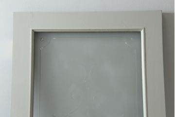 ペイントドアをリペア&カスタム!設置場所に合わせて仕様を変更し、戸枠を新たに製作。表面は茶色・裏面は白でペイント仕上げ。エッチングガラス、彫刻ガラス、切子ガラス、英国、玄関ドア、玄関扉、建具)