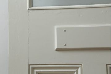 ペイントドアをリペア&カスタム!設置場所に合わせて仕様を変更し、戸枠を新たに製作。表面は茶色・裏面は白でペイント仕上げ。エッチングガラス、彫刻ガラス、切子ガラス、英国、玄関ドア、玄関扉、建具)