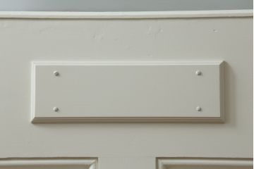 ペイントドアをリペア&カスタム!設置場所に合わせて仕様を変更し、戸枠を新たに製作。表面は茶色・裏面は白でペイント仕上げ。エッチングガラス、彫刻ガラス、切子ガラス、英国、玄関ドア、玄関扉、建具)