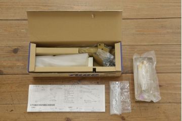 ペイントドアをリペア&カスタム!設置場所に合わせて仕様を変更し、戸枠を新たに製作。表面は茶色・裏面は白でペイント仕上げ。エッチングガラス、彫刻ガラス、切子ガラス、英国、玄関ドア、玄関扉、建具)