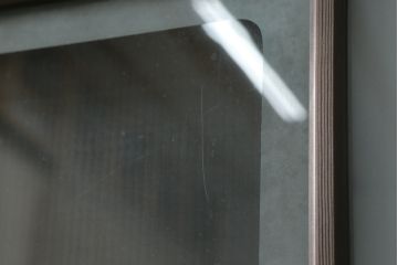 昭和初期のガラス窓の見た目を変えずに綺麗にリペア!元の色味を活かした着色仕上げ。(引き戸、ガラス戸、建具)
